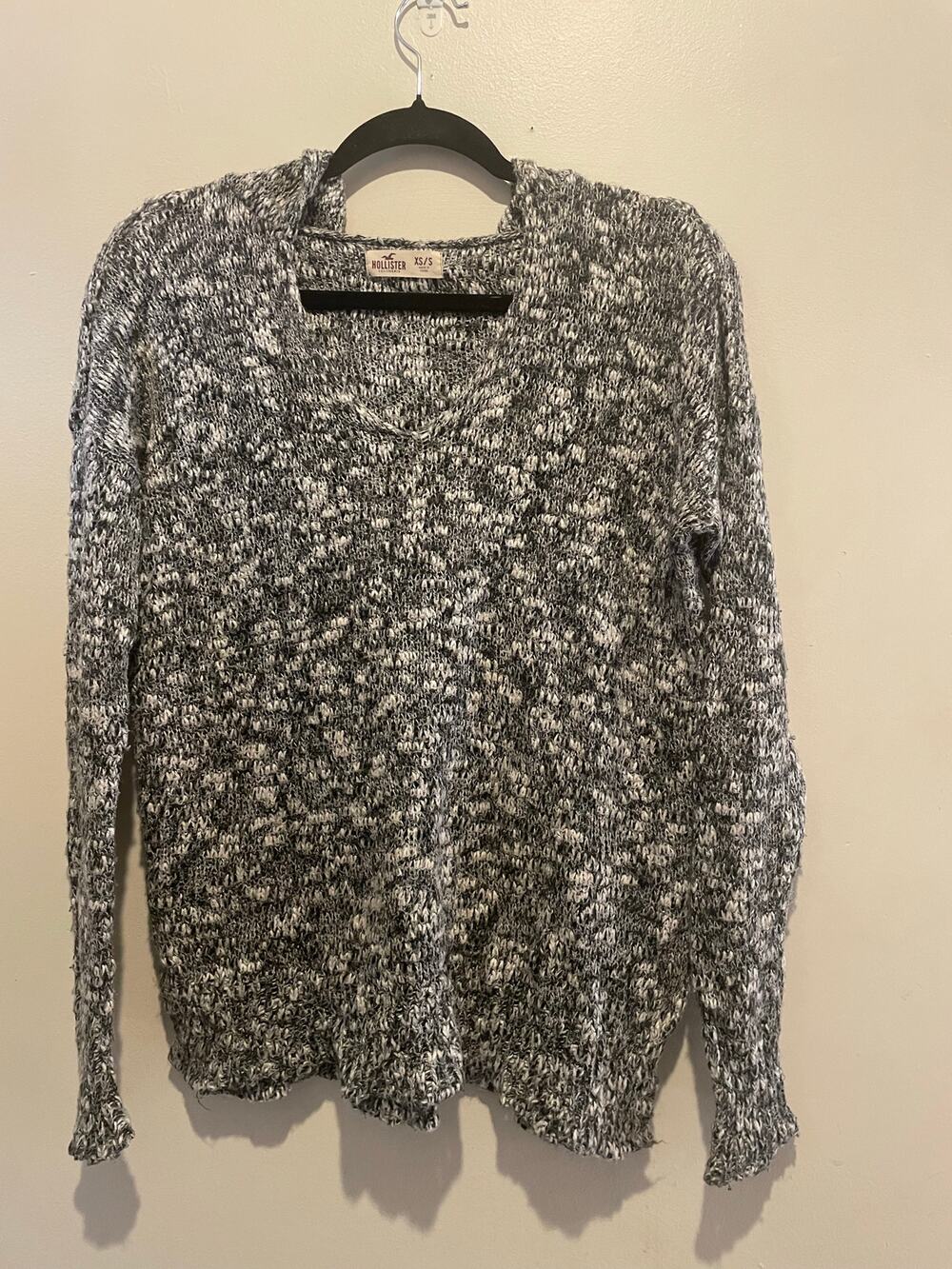 Hollister black and white hooded sweater size XS/ S